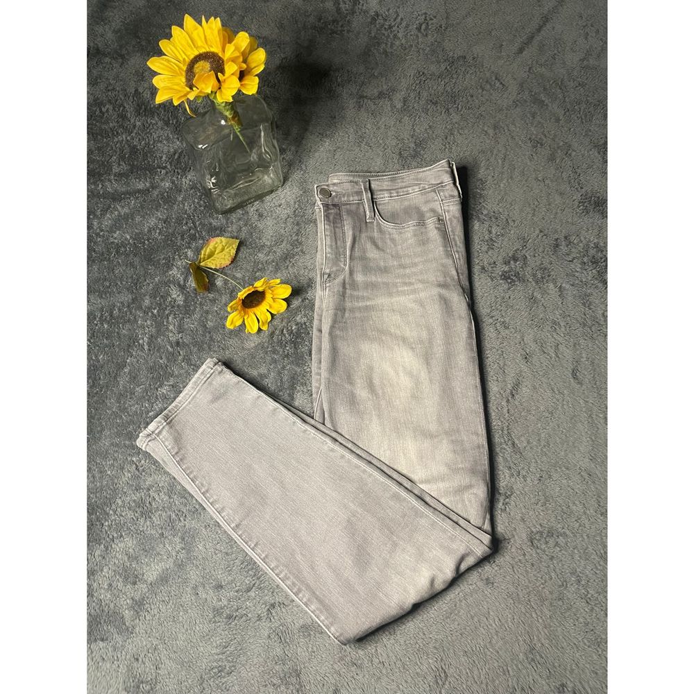 Women’s Athleta skulptek Grey Wash Skinny Jeans